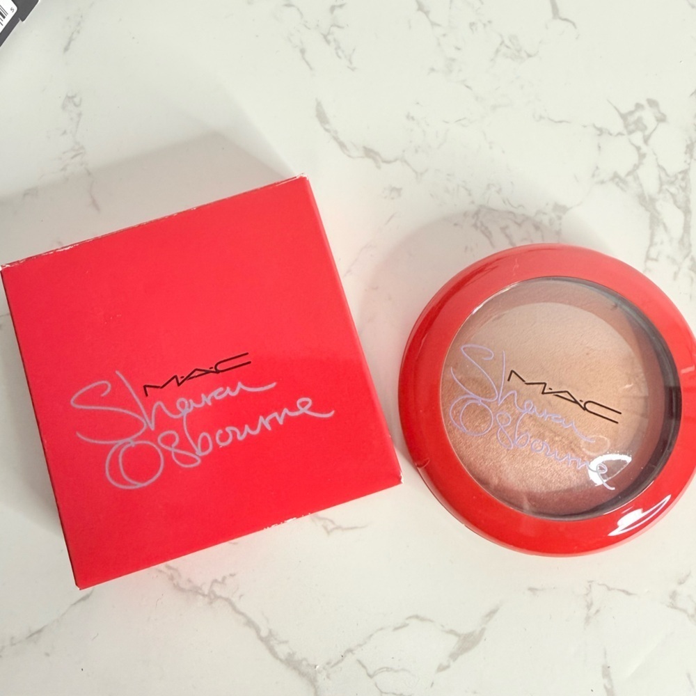 MAC Cosmetics Sharon Osbourne Mineralize Skinfinish - Refresh NIB
